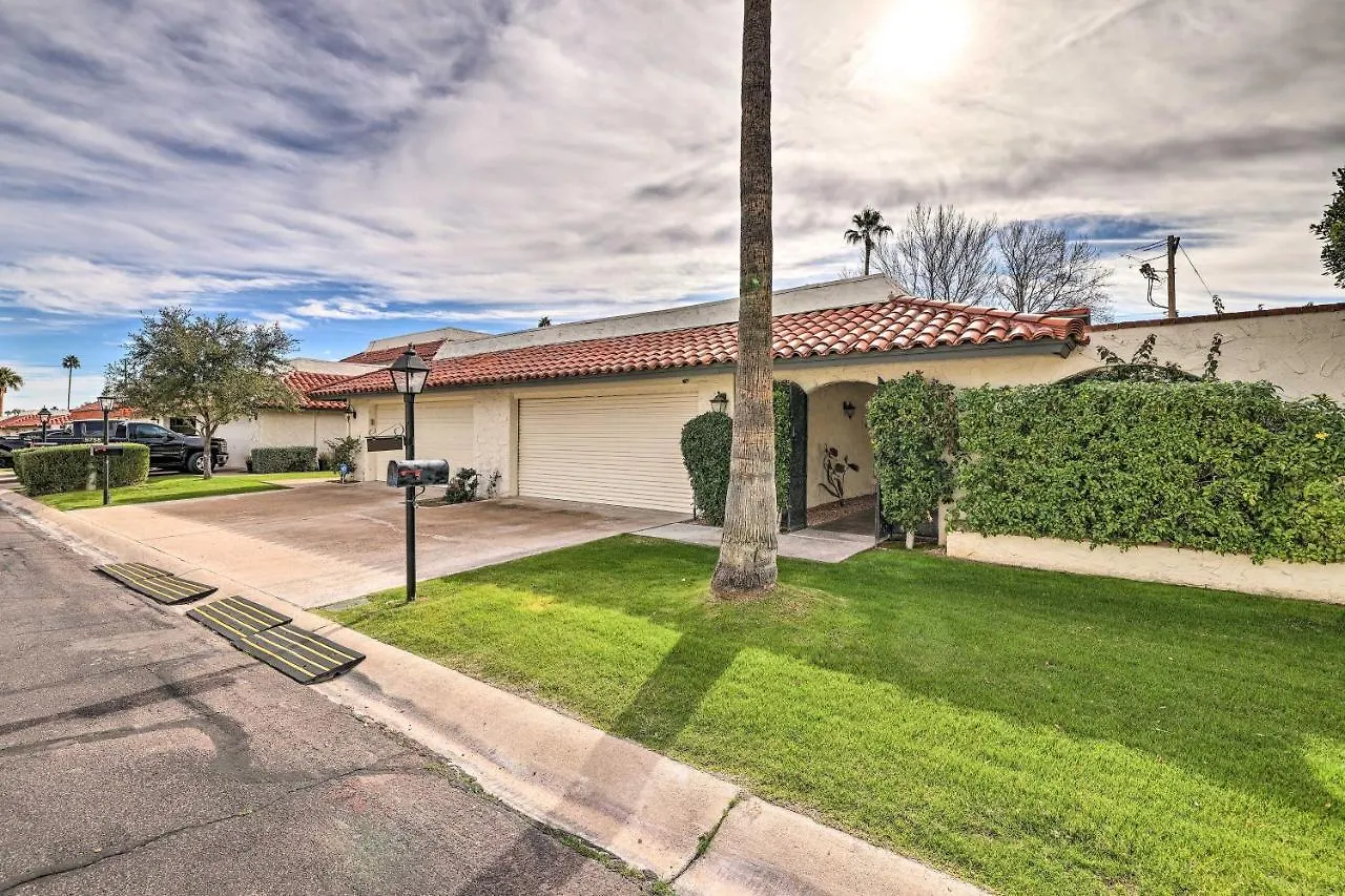 Nyaraló Central Scottsdale Townhouse With Pool Access!